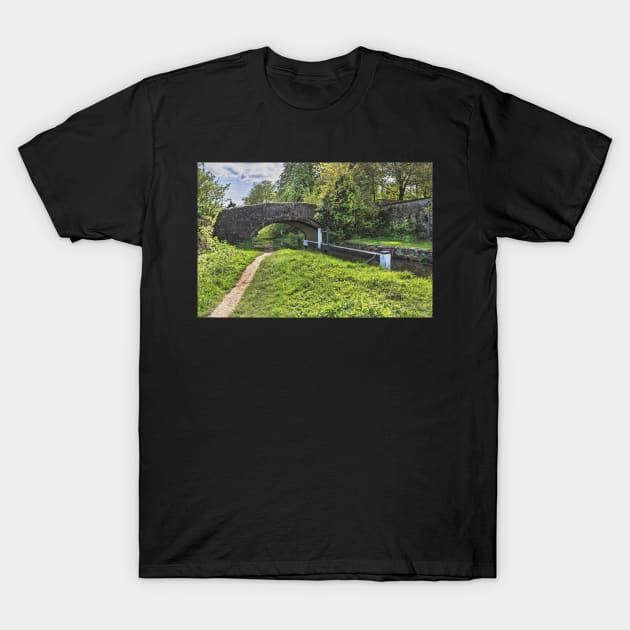 Shipton on Cherwell Canal Bridge T-Shirt by IanWL